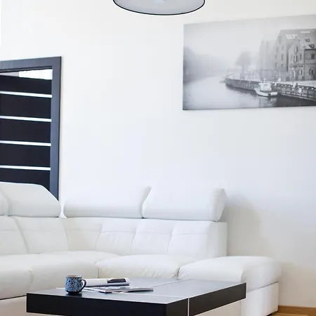 아파트 Red Brick House