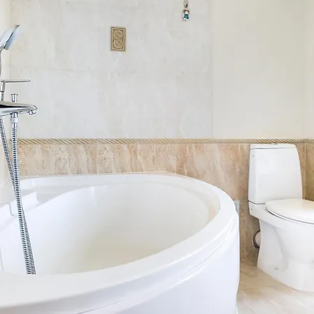 아파트 Red Brick House